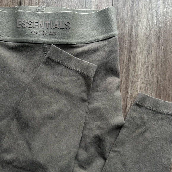 Essentials leggings - Picture 5 of 5